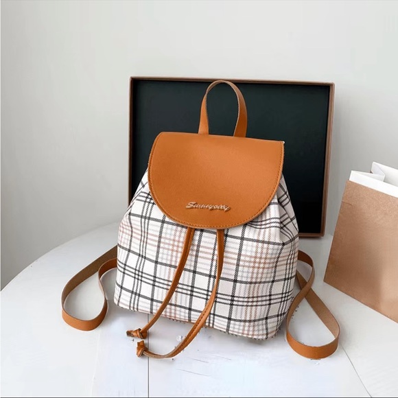 🍷LUX PRINT BOUTIQUE BACKPACK 🎒 - Picture 3 of 8